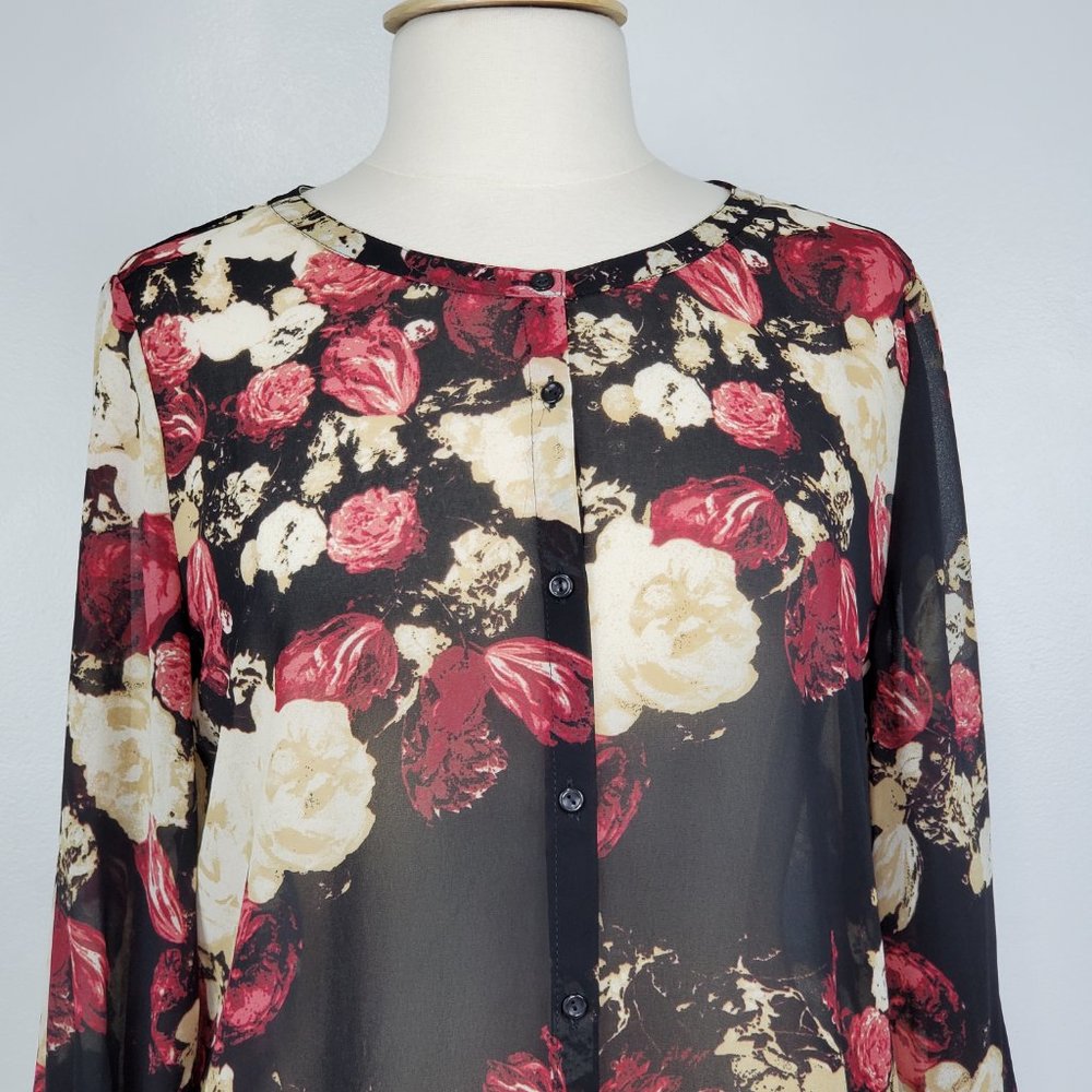 LOFT Outlet Sheer to Semi-Sheer Floral Feminine Button Up Top Blouse Size M - Picture 2 of 11